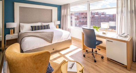 Hotel room with a outer scenery